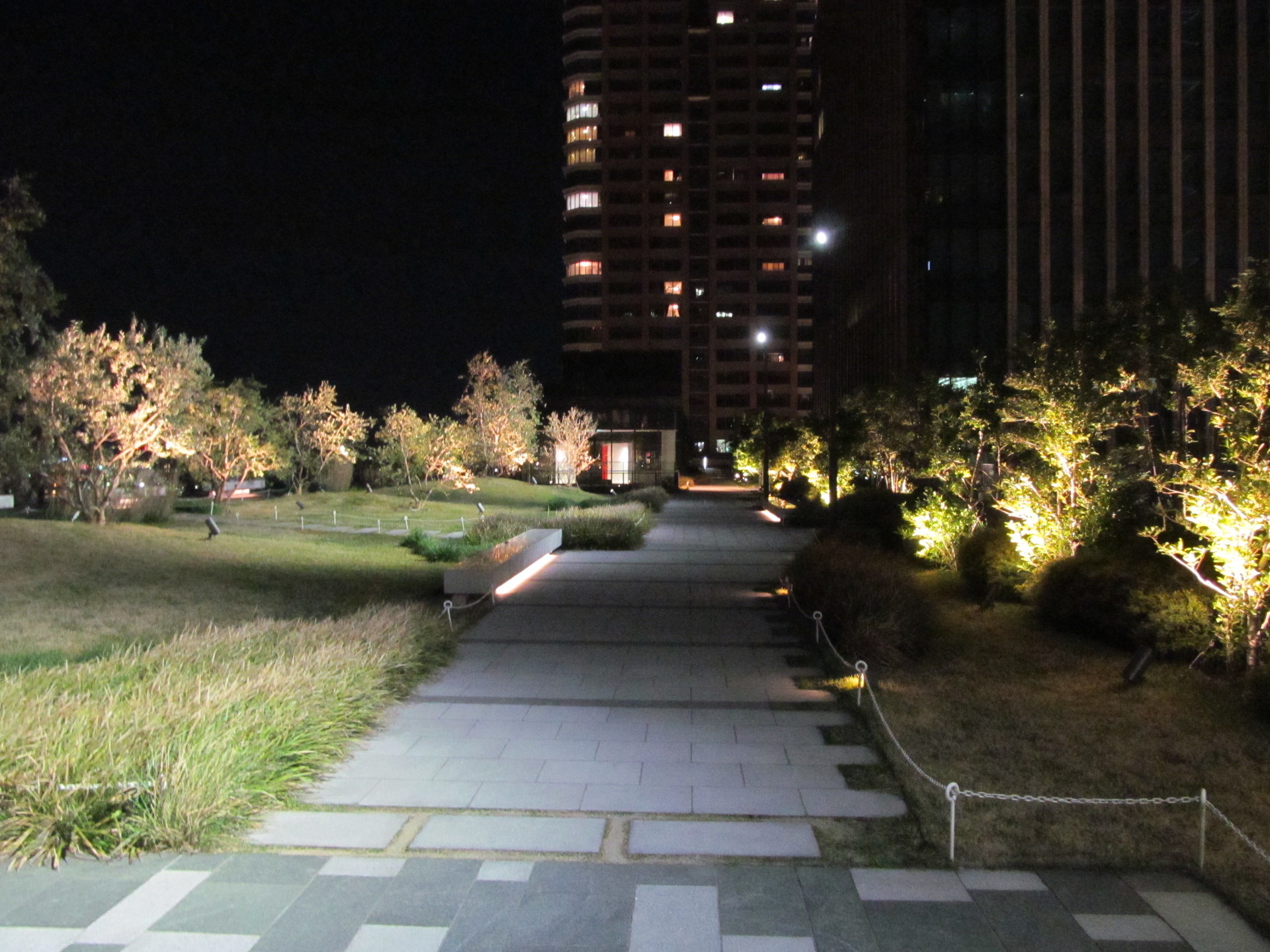 テラスガーデンの夜景 グランフロント大阪北館９階 旅行と鉄道のブログ